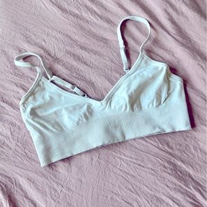 Lululemon - ebb to street bra